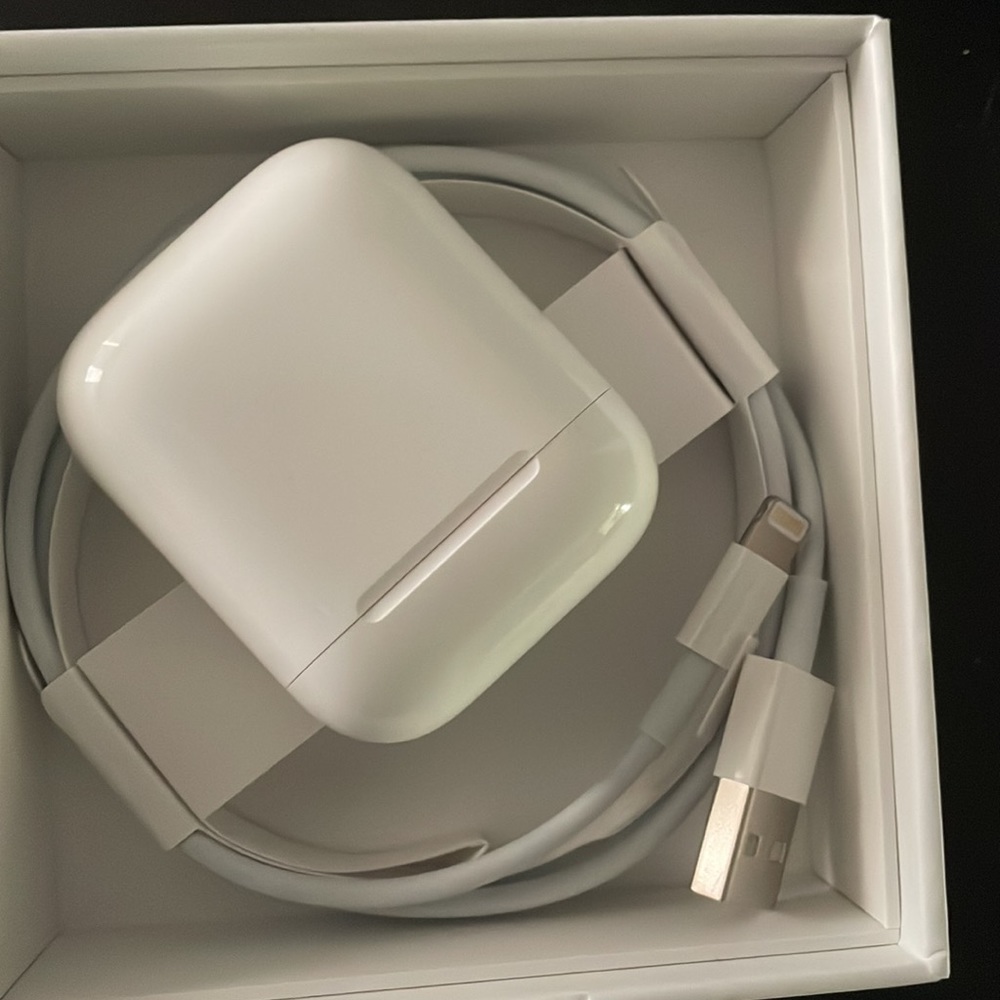 first generation airpods - Picture 4 of 4